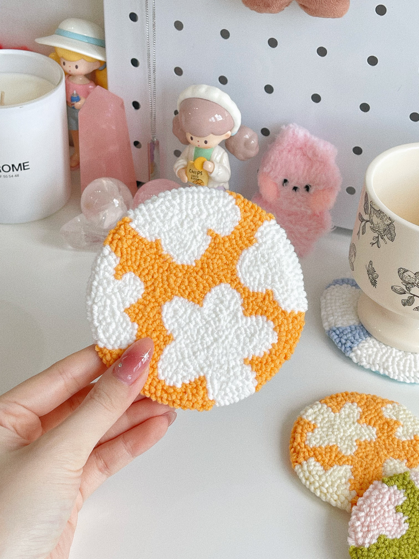 daisy mug rug ⊹