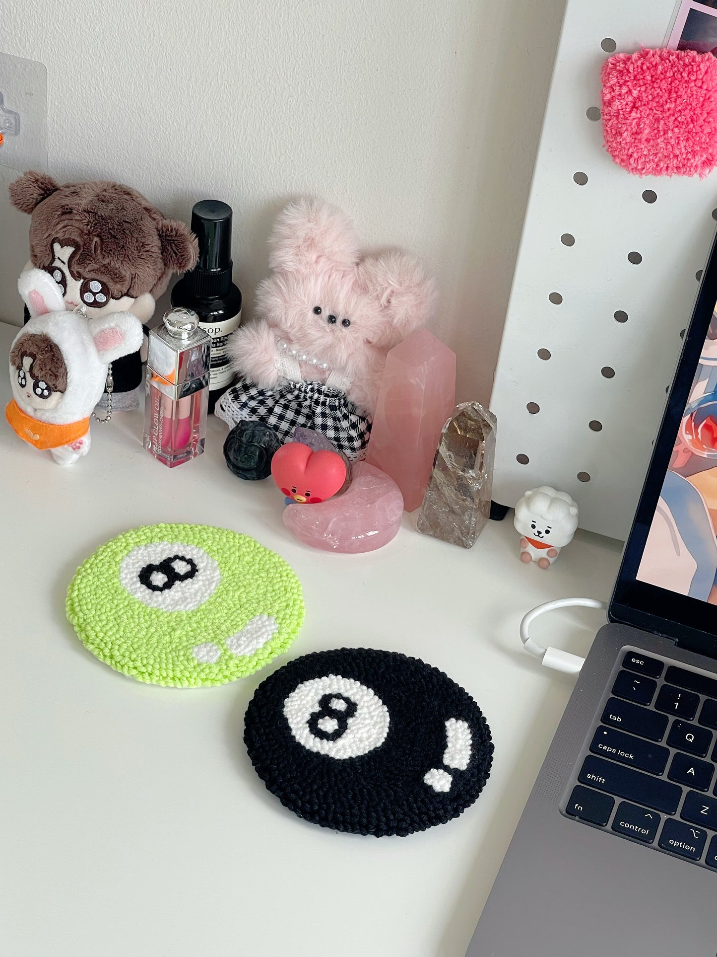 8-ball mug rug ⊹