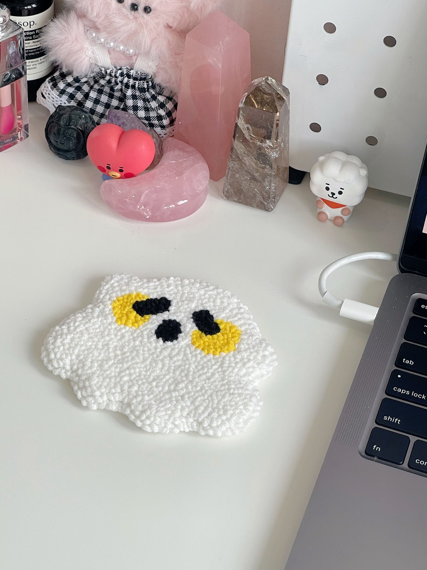 ghostie mug rug ⊹